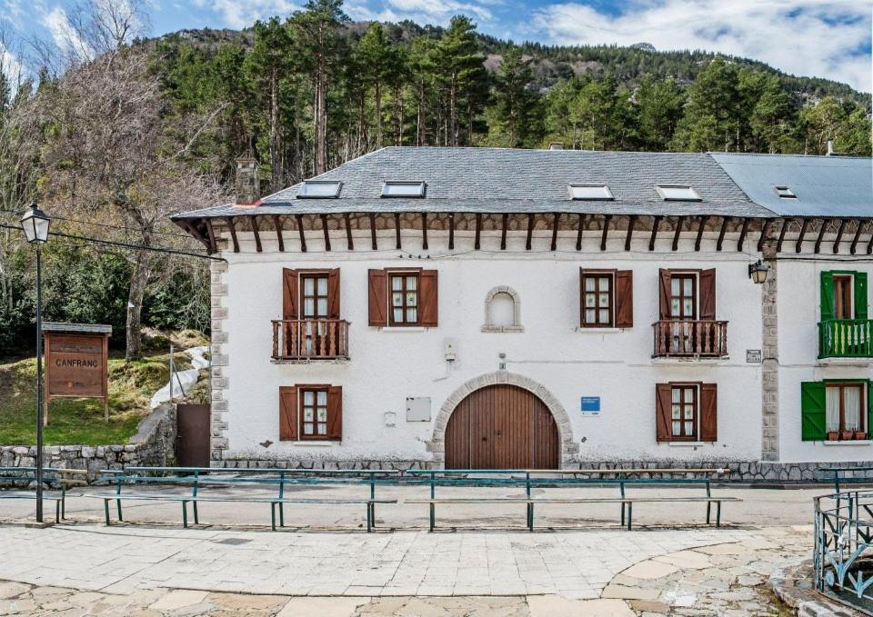 Albergue De Canfranc Estacion Екстер'єр фото
